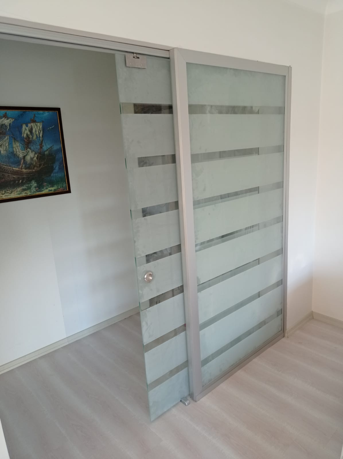 �A�LAR BEY �AYYOLU - S�RG�L� CAM KAPI